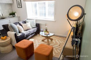 The Artist's Escape by Grandeur Property - 3