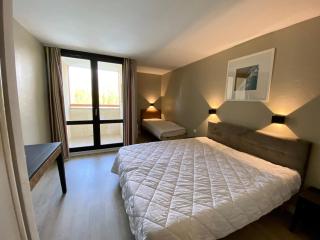 Renovated flat for 5 p with swimming pool tennis court and car park 232 - 7