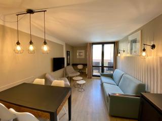 Renovated flat for 5 p with swimming pool tennis court and car park 232 - 5