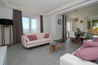 Villa MIRNA with heated pool & whirlpool, traditional wine bar, 150m from sea - Lokva Rogoznica - 1