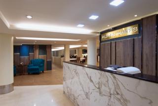 Grand Alpine Hotel - Bangkok - 9
