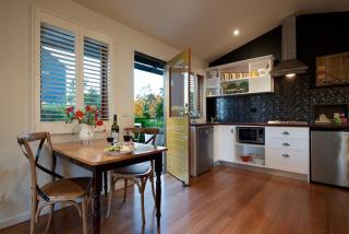 Piccolo Cosy Cottage with views - 6