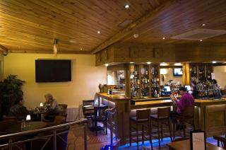 Beach Hotel & Restaurant - Downings - 1