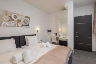 Luxury Studios & Room Five - 0