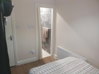 En suite bedrooms, Heaton, Newcastle - 4
