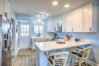 Coastal Oasis with Decks Walk to Holden Beach! - Holden Beach - 3