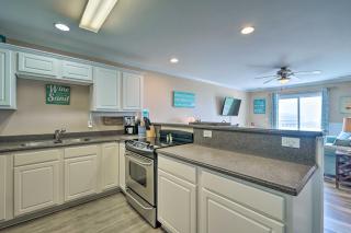 Ocean-View Oak Island Condo, 1 Block to Beach! - Oak Island - 7
