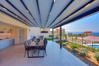 Villa Diva with 7 bedrooms, heated pool, sauna and fun zone, sea views - Podstrana - 5