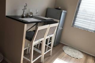 Spacious 1BR City Hub with Balcony - 2