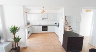 Luxury private rooms -SEA VIEW, NETFLIX, GYM- 5 Min from beach! - private room in shared apartment - Larnaca - 1