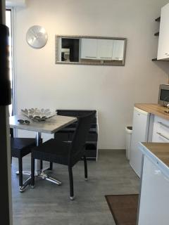 Studio climatisé classe 2 dans marina proche mer et etang - lit wifi fibre et parking privé - 0