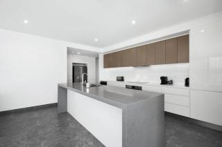 Luxury Apartment Caves Beach 4 Bed - 9