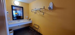 Olympic Inn & Suites - Aberdeen - 1