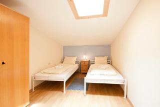 Sportland Inn - - 8