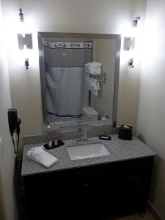 Quality Inn & Suites Victoria East - Victoria - 2