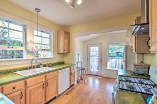 Colorful Pensacola Oasis 1 Block to Bayview Park! - Pensacola - 4