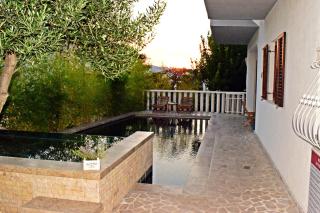 Ground floor apartment with a private pool - Okrug Donji - 9