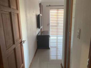 Sunninghill Luxury Spacious Executive Penthouse - 6