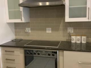 Sunninghill Luxury Spacious Executive Penthouse - 2