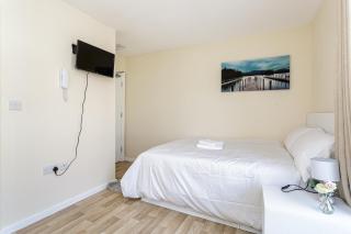 Blackberry - Stylish Self-Contained Flats in Soton City Centre - Southampton - 1