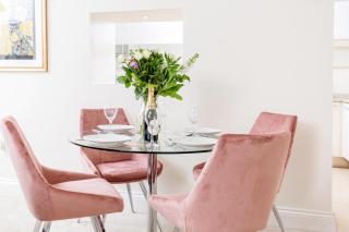 16 Lansdown -By Luxury Apartments - 9