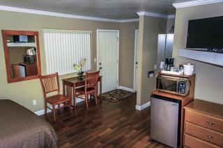 Maple Leaf Motel - 3