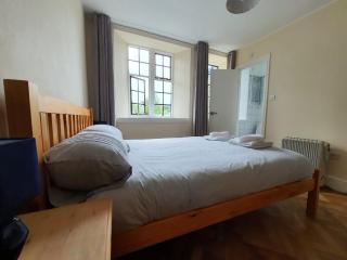 Holiday Town Flats & Apartments - Newcastle Emlyn - 3