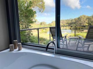 Messmates Luxury Eco Suites - 4