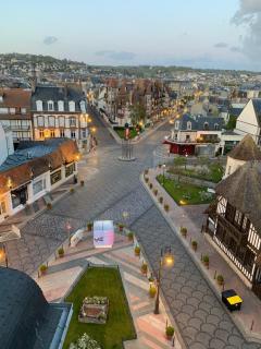 Coeur Deauville Grand 3 pièces avec Parking - Deauville - 0