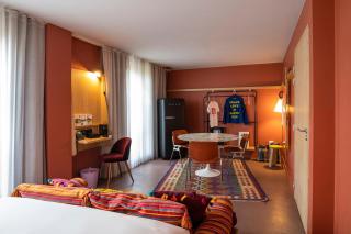 MOB HOTEL Paris Les Puces - 1