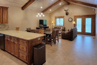 Outdoor Adventure Hub about 20 Miles to Yellowstone! - Island Park - 9