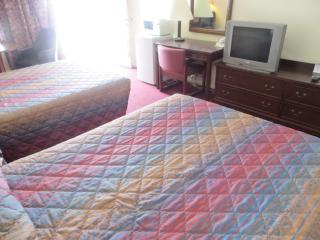 Traveler's Lodge - Salina - 4