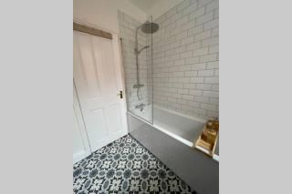 Queens BOUTIQUE HOUSE CITY CENTRE WITH PARKING - Chester - 5
