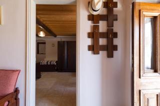 The Old House - Wood & Stone - Evretí - 4