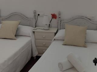 Apartamentos Bolonia - M a n u e l a - 3