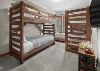 Newly Renovated Grizzly Lodge, Spacious 3BR 2BA with open pool, hot tub - 5