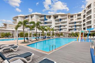 Hamptons Meets Hervey Bay In Upmarket Resort - Ocean Views - 5