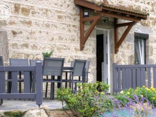 Gîte au calme avec terrasse, BBQ, ping-pong, rando/VTT, proche St-Bonnet-le-Château, wifi gratuit - FR-1-496-122 - Apinac - 9