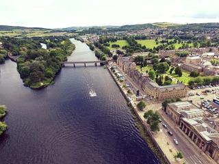 Stunning 2 Bedroom River View Apartment - Perth - 7