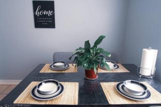 Spacious Family-sized Home in Central Location - Jacksonville - 3