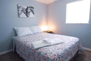 Spacious Family-sized Home in Central Location - Jacksonville - 2