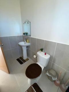 Penthouse with private rooftop near the airport. - 2