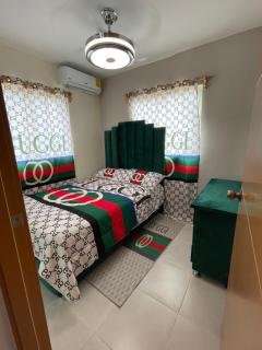 Penthouse with private rooftop near the airport. - 9