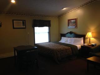 Fred's Inn Restaurant & Lodging - Norwich - 3