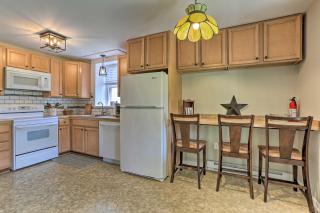 Patio and Fire Pit Idyllic Cottage in Hellertown! - Bethlehem - 2