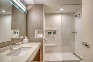 Courtyard by Marriott Fargo - Fargo - 1