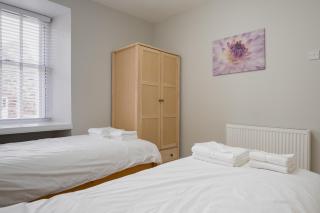 Stonehaven ground floor home with a spectacular harbour view. - 1