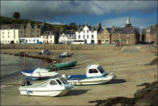 Stonehaven ground floor home with a spectacular harbour view. - 4
