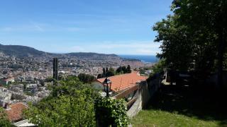 Maison mitoyenne 68m², 2 pièces + véranda, jardin 100m² avec pergola, vue mer - Nice - 7