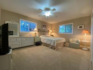 This Homestay Oasis Is The Cape's Best Place To Stay - Cape Coral - 0